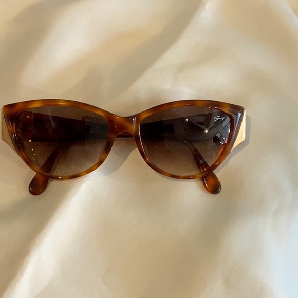 Vintage Genny tortoise shell sunglasses - Picture 2 of 12